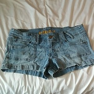 Hydraulic jean shorts